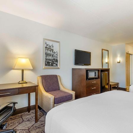 Best Western Plus Longbranch Hotel & Convention Center Cedar Rapids Eksteriør billede