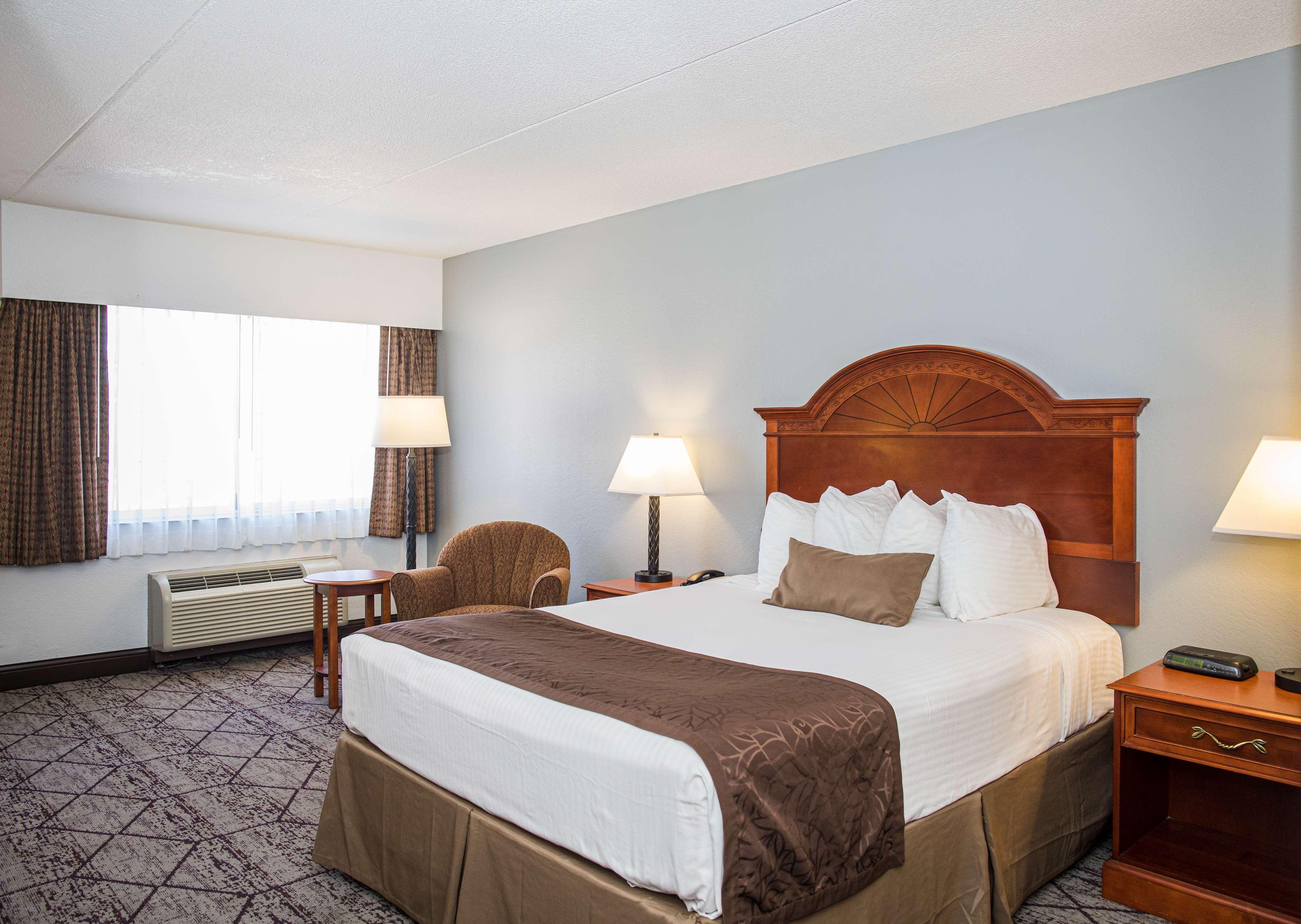 Best Western Plus Longbranch Hotel & Convention Center Cedar Rapids Eksteriør billede