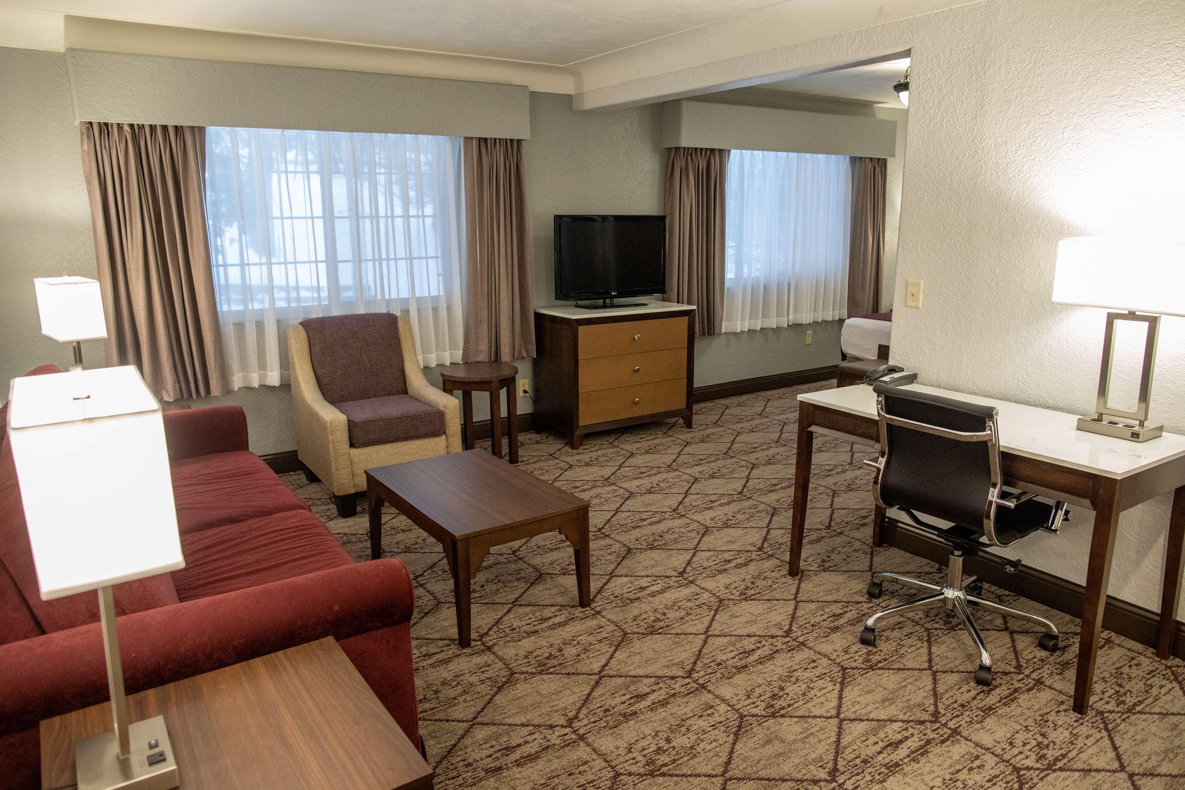 Best Western Plus Longbranch Hotel & Convention Center Cedar Rapids Eksteriør billede
