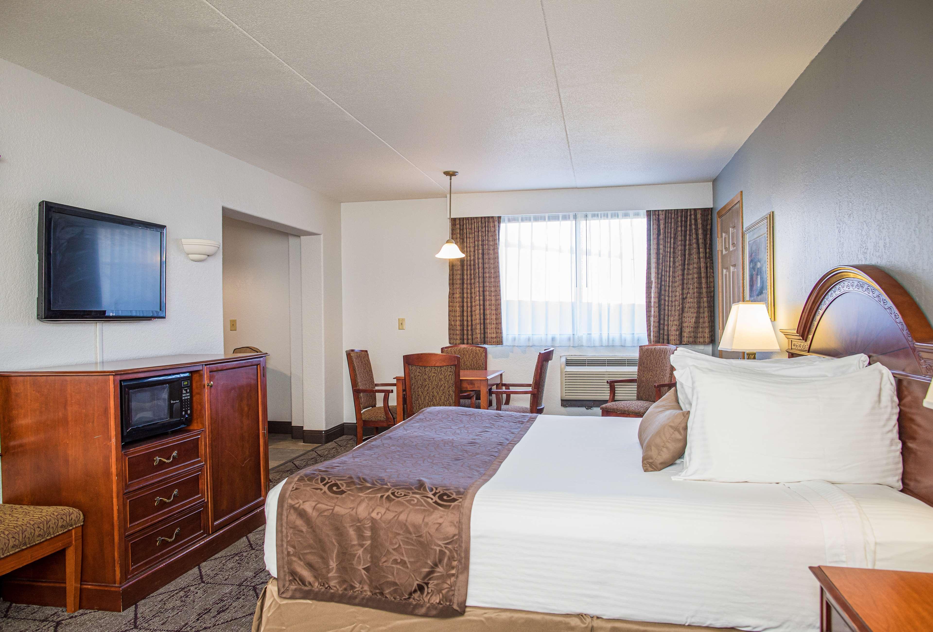 Best Western Plus Longbranch Hotel & Convention Center Cedar Rapids Eksteriør billede