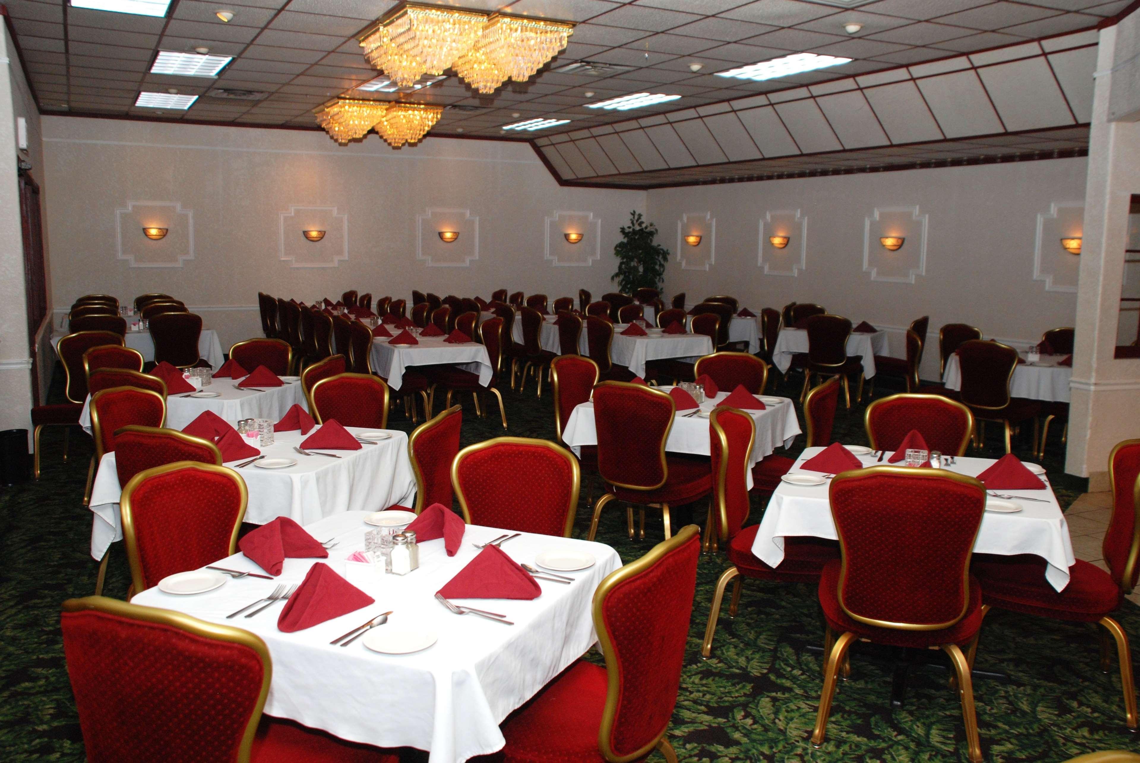 Best Western Plus Longbranch Hotel & Convention Center Cedar Rapids Eksteriør billede