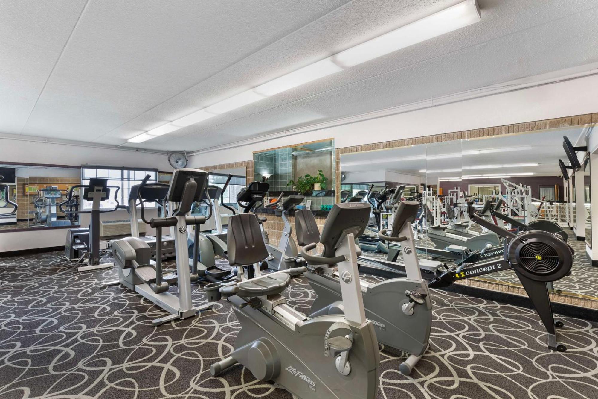 Best Western Plus Longbranch Hotel & Convention Center Cedar Rapids Eksteriør billede
