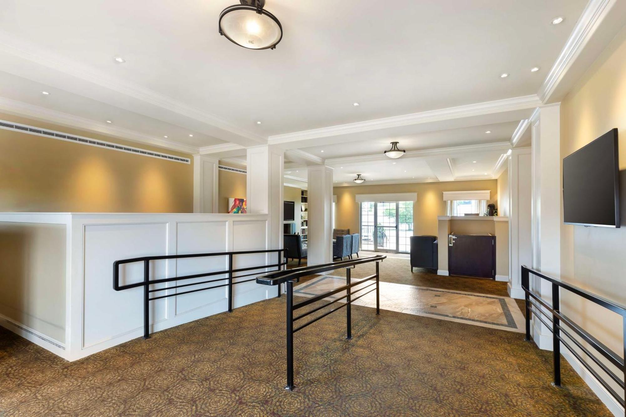 Best Western Plus Longbranch Hotel & Convention Center Cedar Rapids Eksteriør billede
