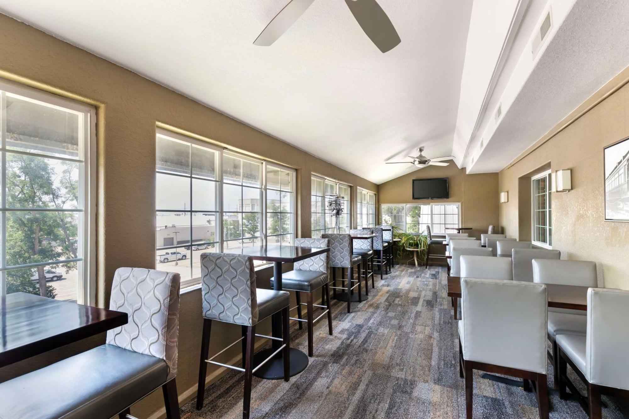 Best Western Plus Longbranch Hotel & Convention Center Cedar Rapids Eksteriør billede