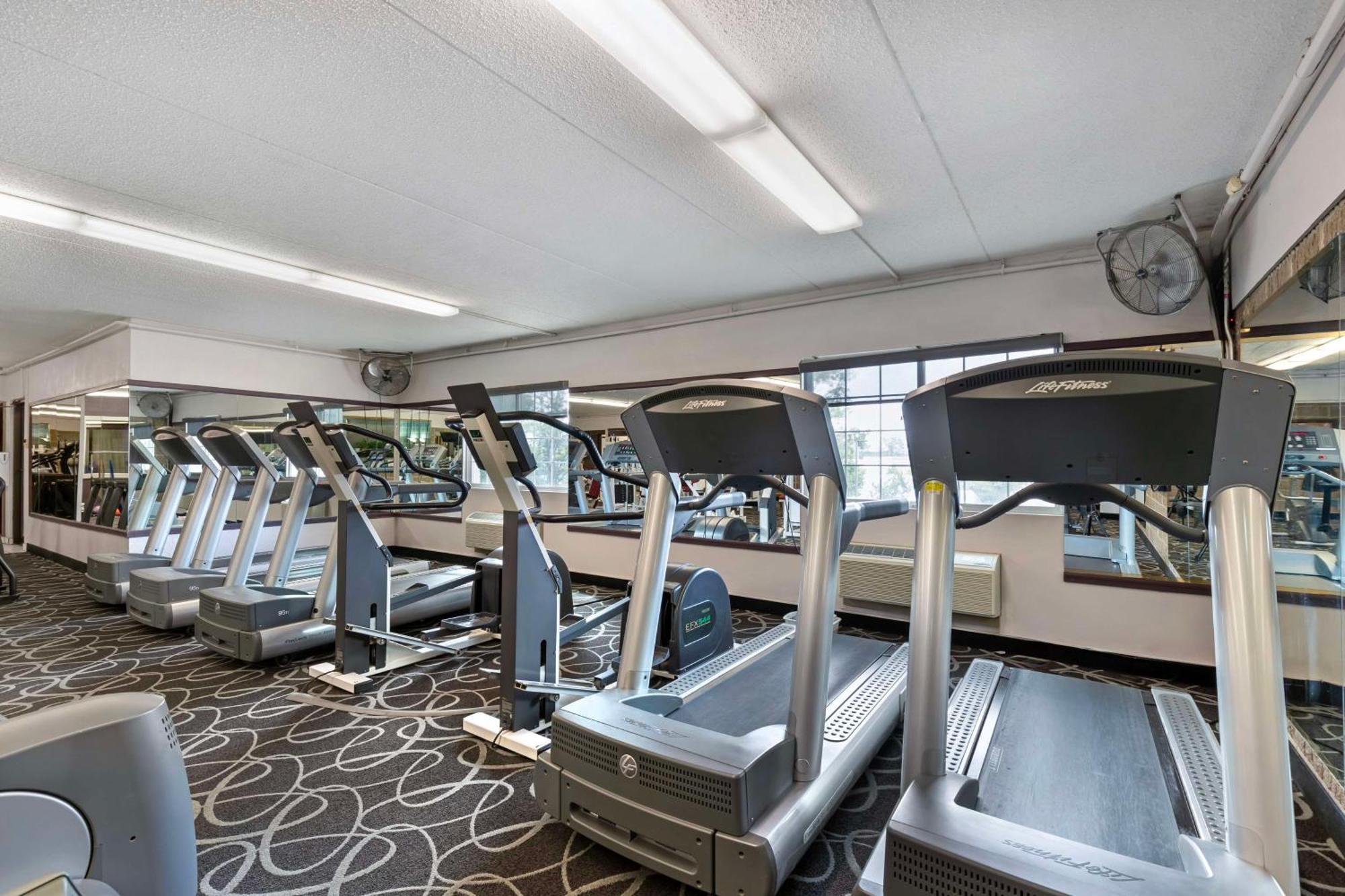 Best Western Plus Longbranch Hotel & Convention Center Cedar Rapids Eksteriør billede