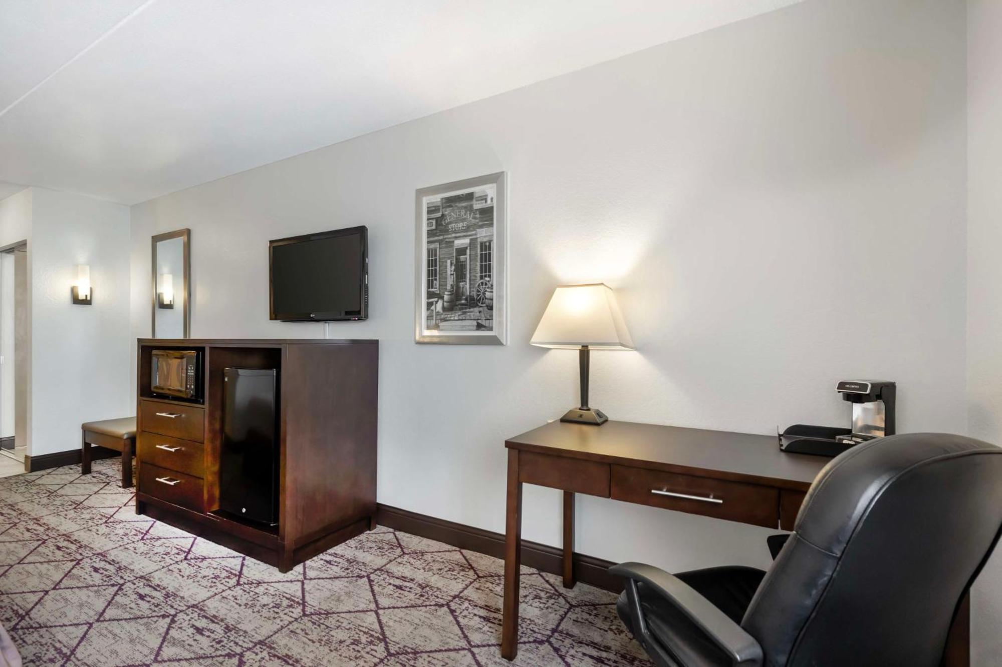 Best Western Plus Longbranch Hotel & Convention Center Cedar Rapids Eksteriør billede