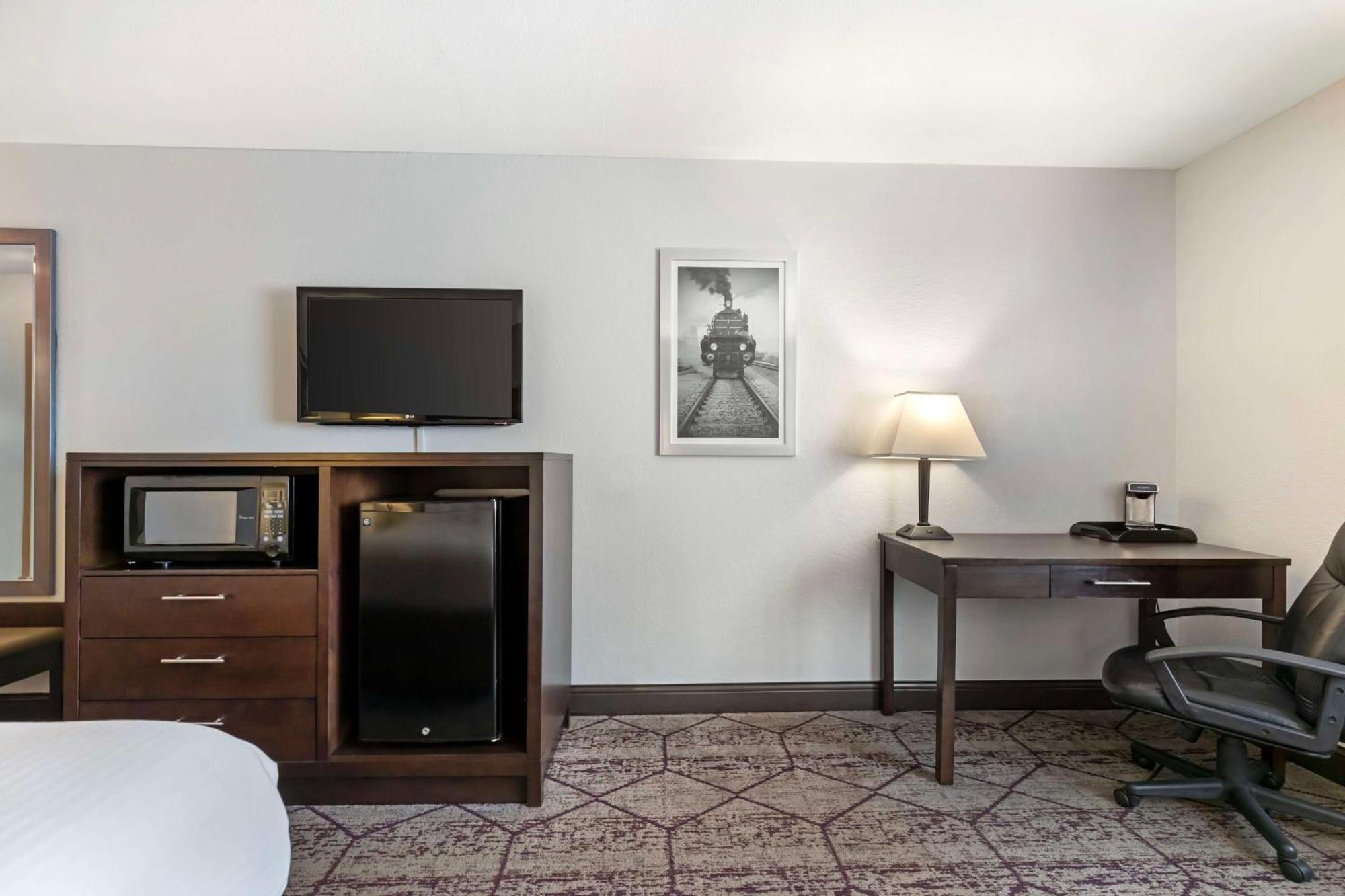 Best Western Plus Longbranch Hotel & Convention Center Cedar Rapids Eksteriør billede