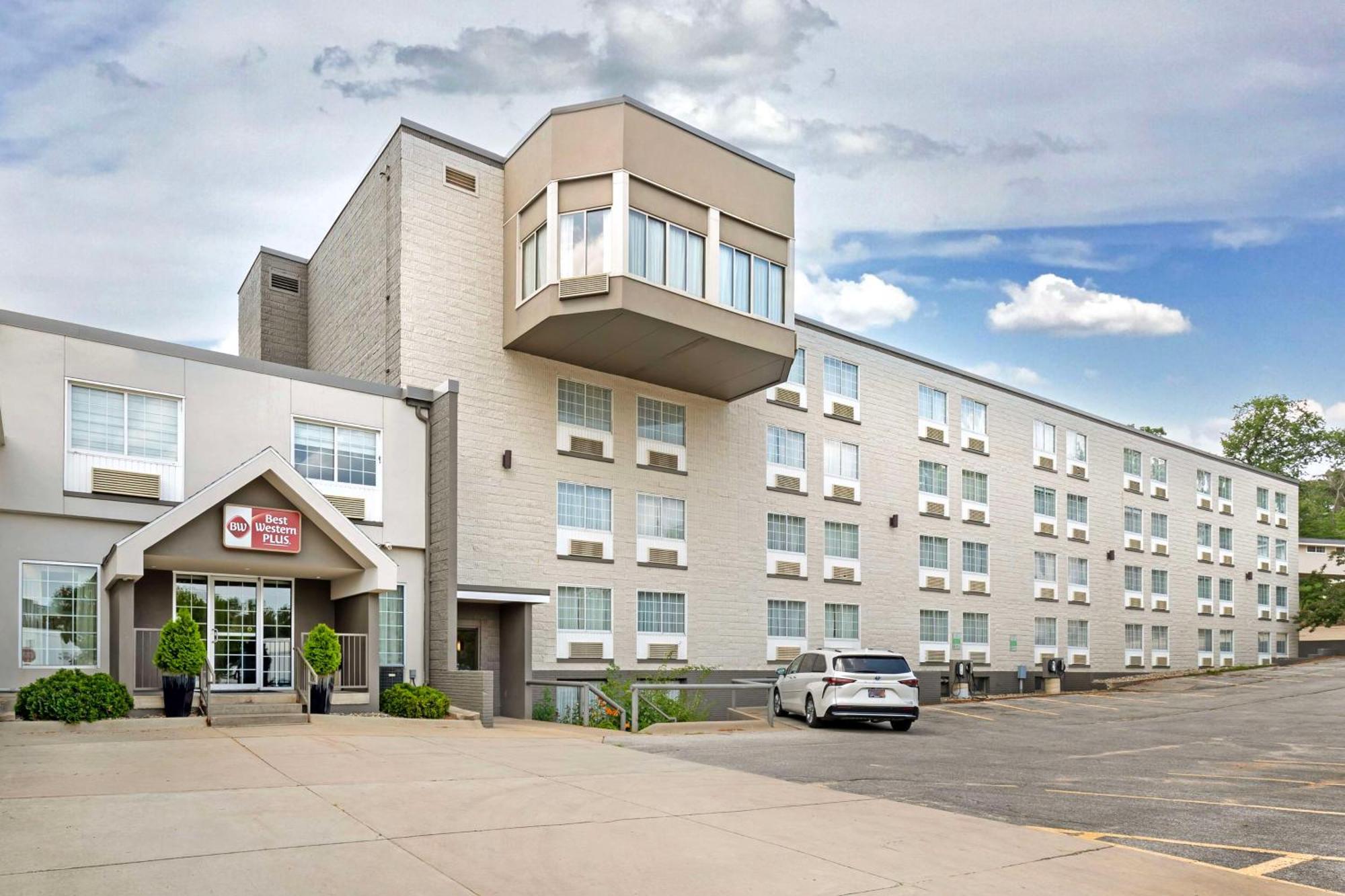 Best Western Plus Longbranch Hotel & Convention Center Cedar Rapids Eksteriør billede