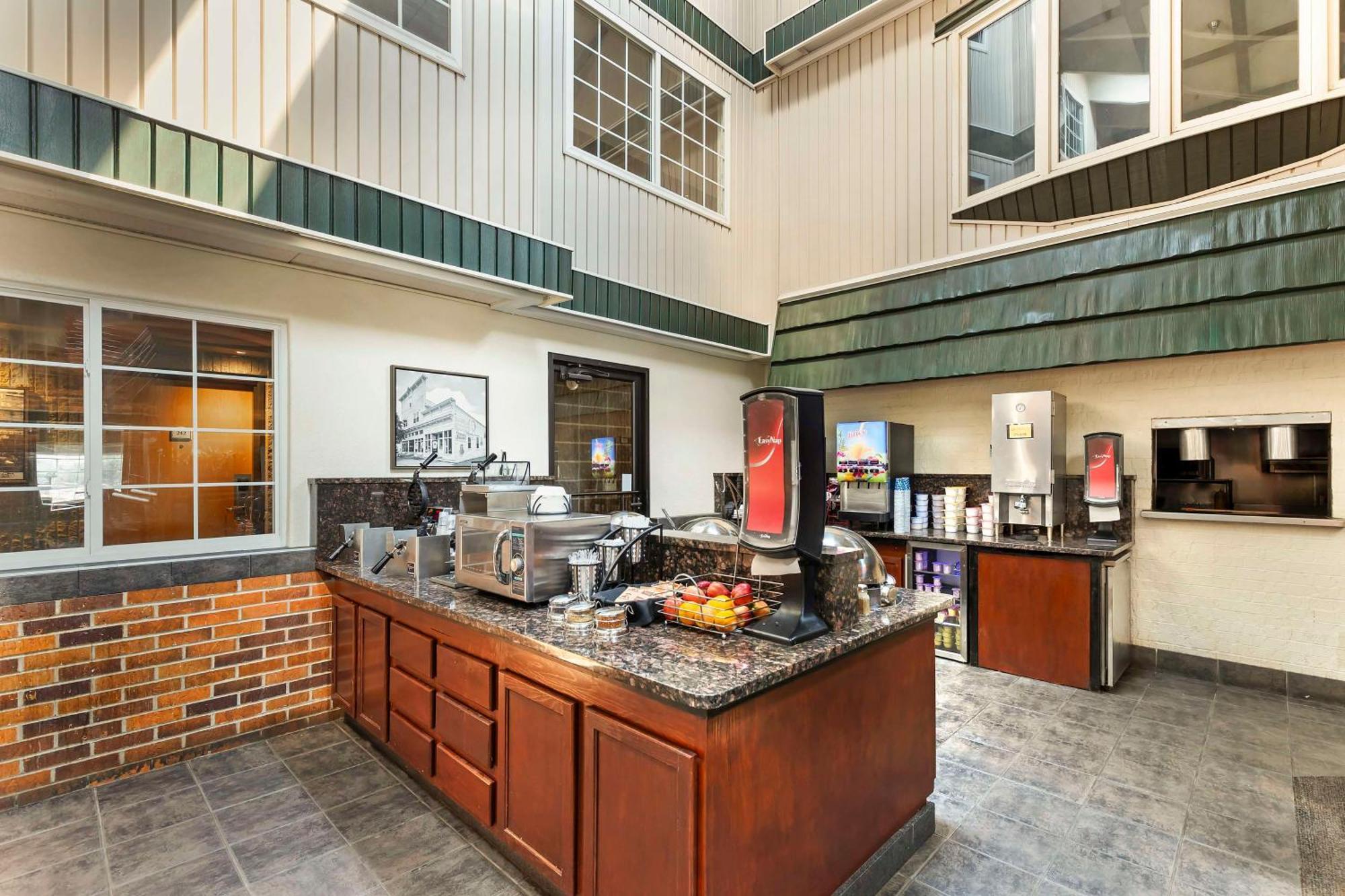 Best Western Plus Longbranch Hotel & Convention Center Cedar Rapids Eksteriør billede