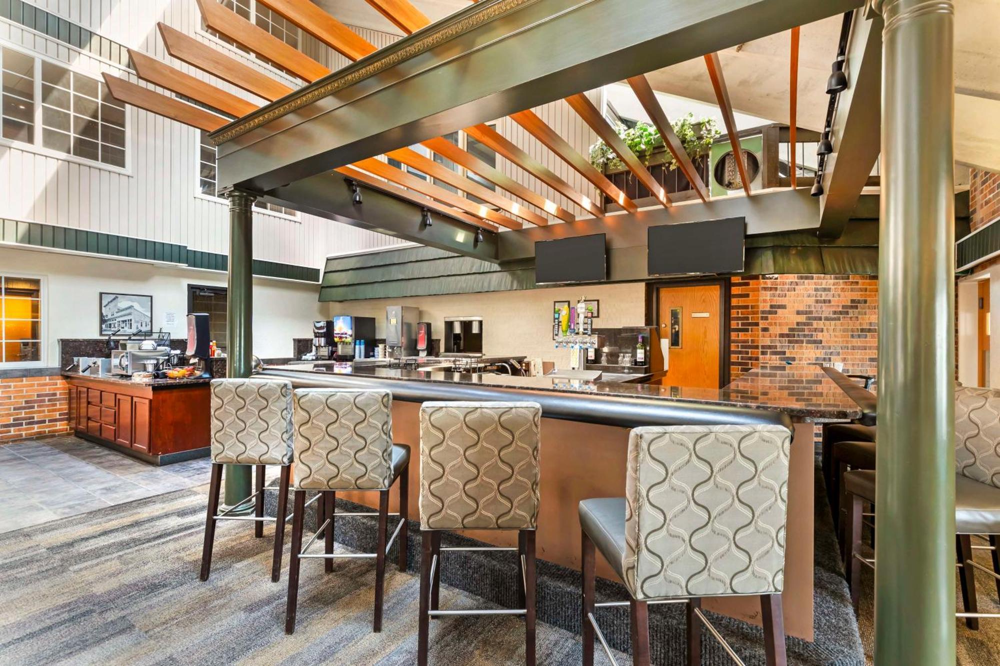 Best Western Plus Longbranch Hotel & Convention Center Cedar Rapids Eksteriør billede