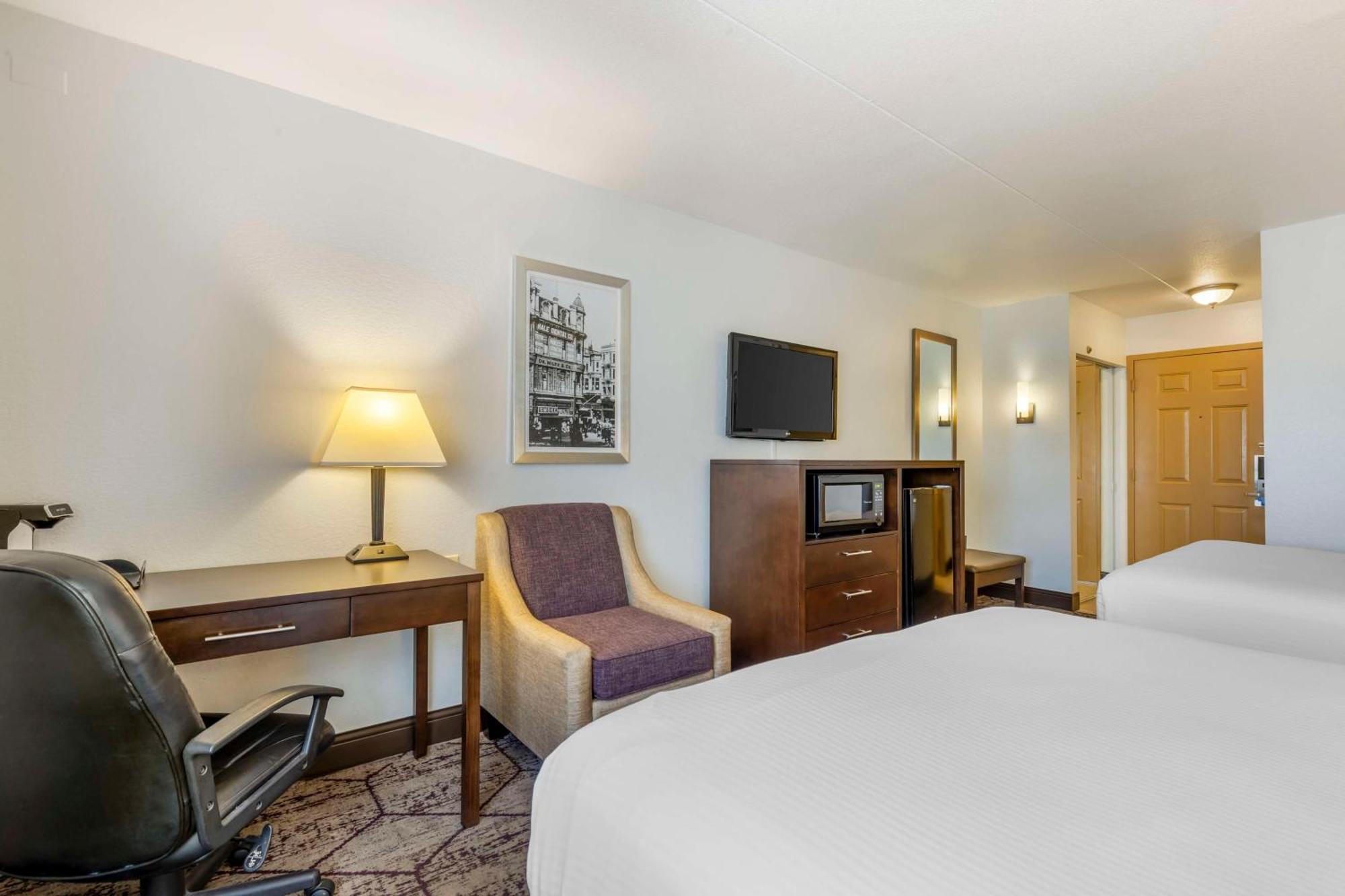 Best Western Plus Longbranch Hotel & Convention Center Cedar Rapids Eksteriør billede