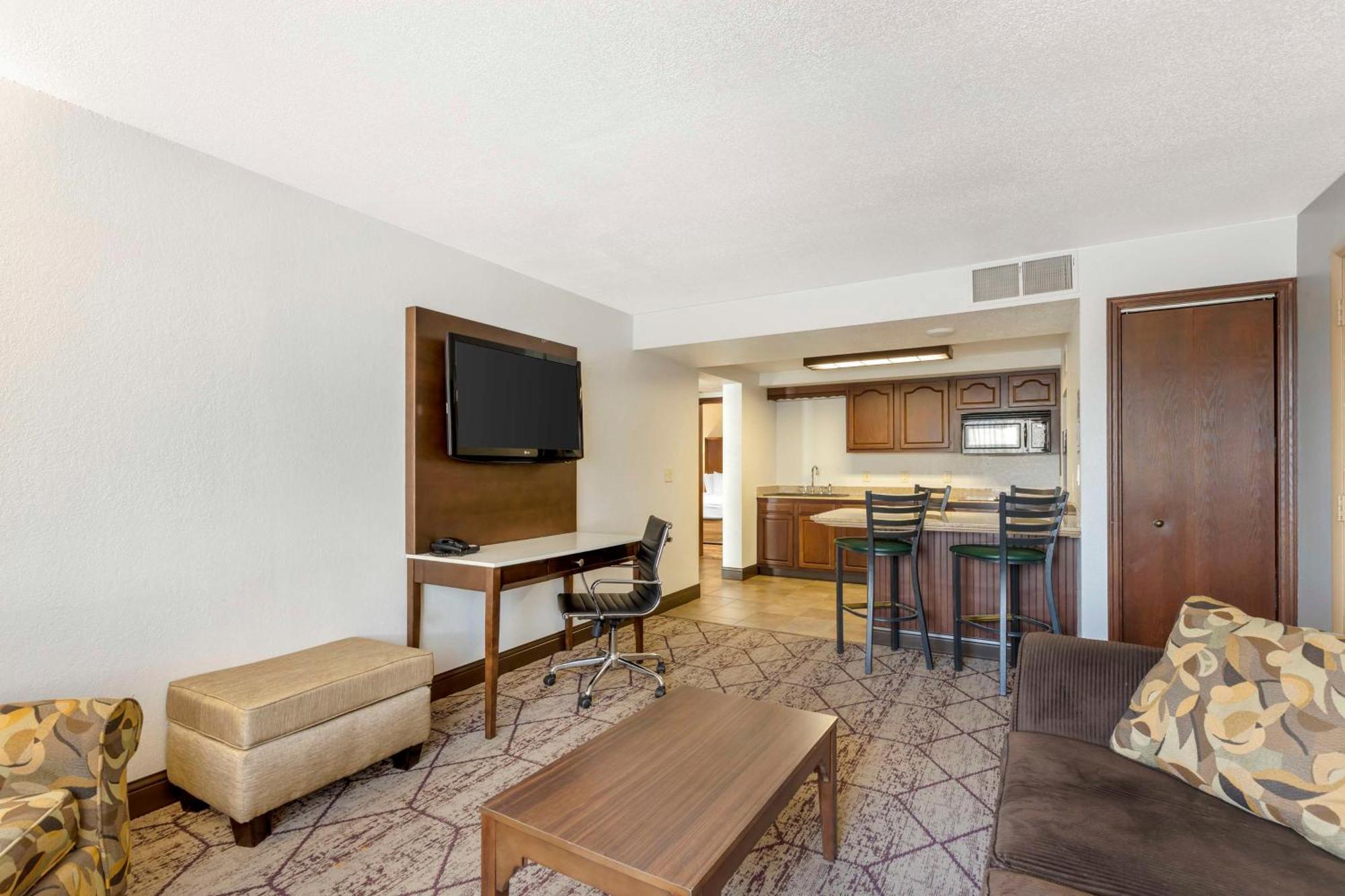 Best Western Plus Longbranch Hotel & Convention Center Cedar Rapids Eksteriør billede