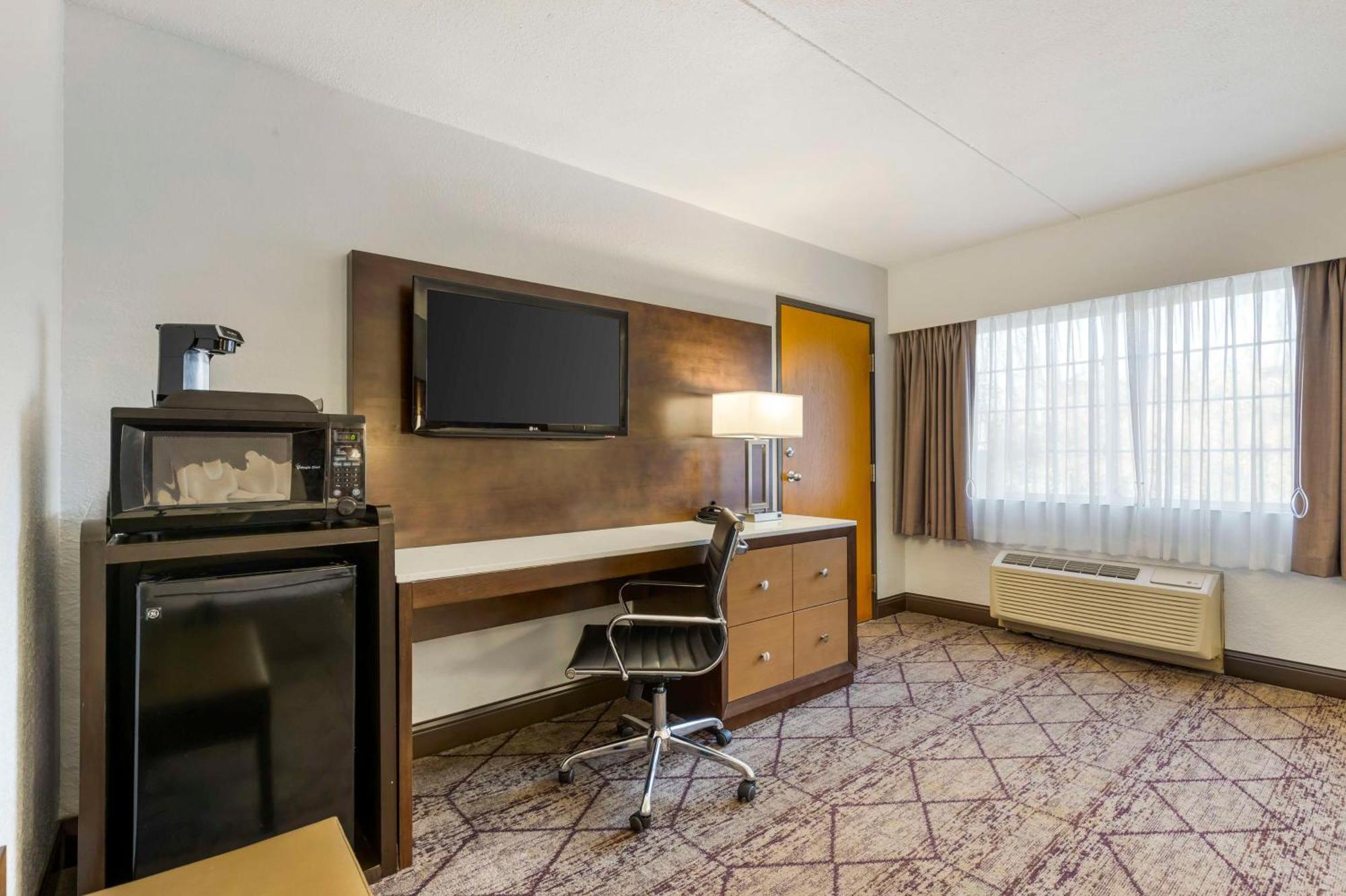 Best Western Plus Longbranch Hotel & Convention Center Cedar Rapids Eksteriør billede