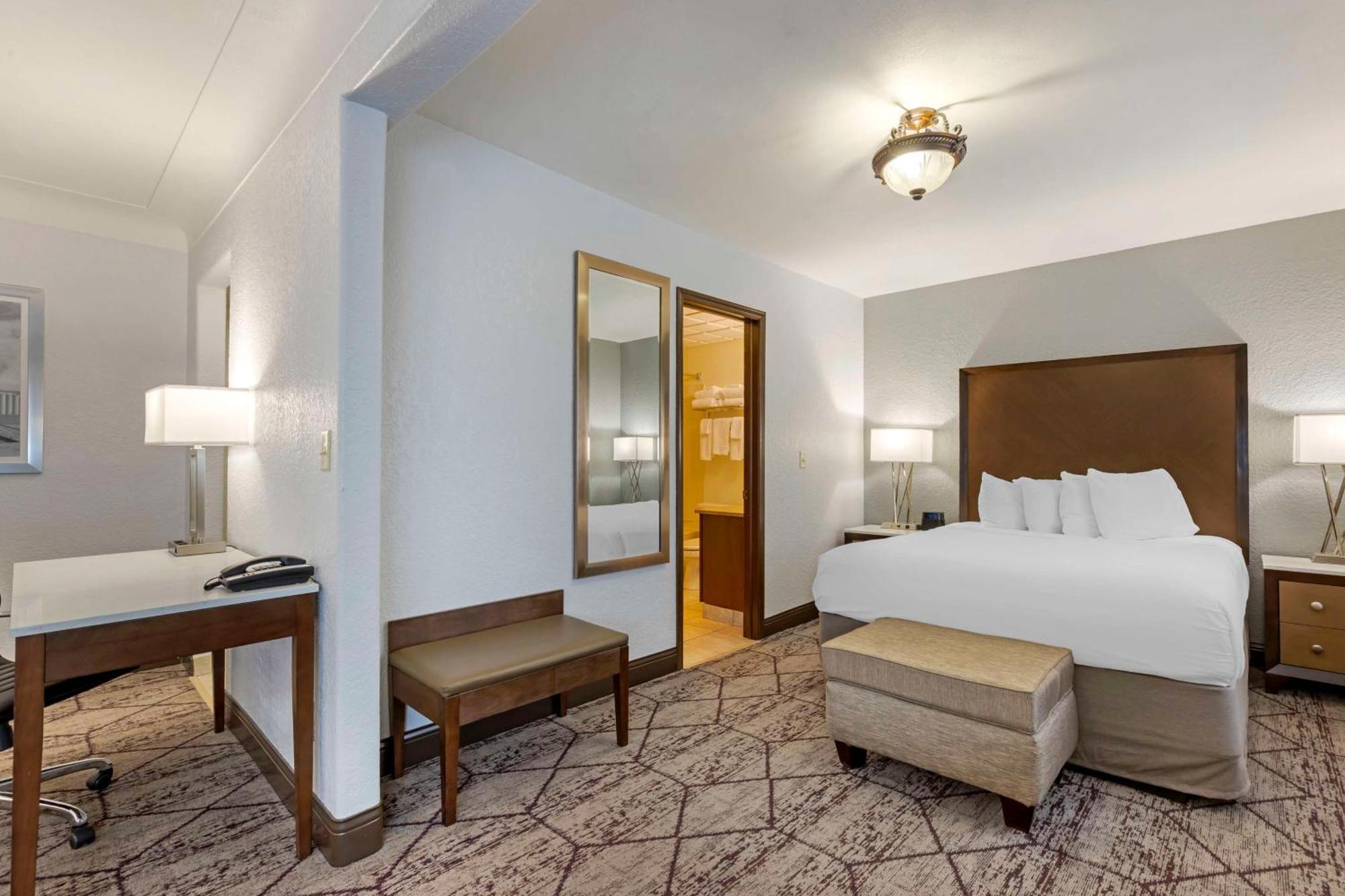 Best Western Plus Longbranch Hotel & Convention Center Cedar Rapids Eksteriør billede