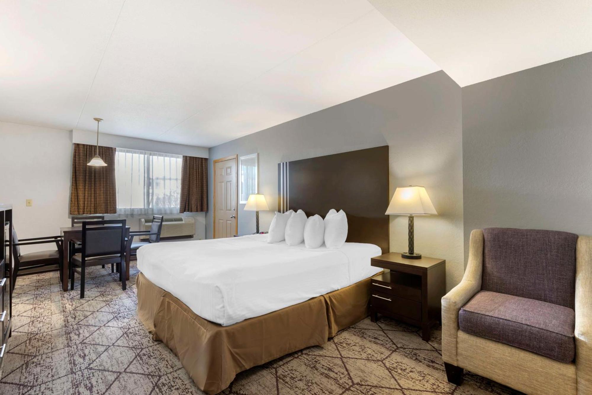 Best Western Plus Longbranch Hotel & Convention Center Cedar Rapids Eksteriør billede