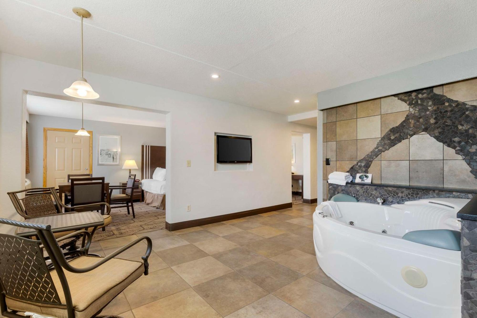 Best Western Plus Longbranch Hotel & Convention Center Cedar Rapids Eksteriør billede